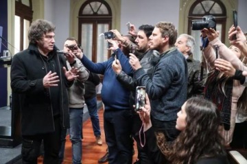 Pese a sus repetidos ataques a la prensa, Milei afirm&oacute; que "nunca en la historia hubo tanta libertad de expresi&oacute;n"