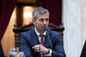Mart&iacute;n Menem respald&oacute; a Manuel Adorni y habl&oacute; de "una campa&ntilde;a para lastimar al Gobierno"