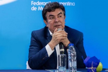 Espinoza apunt&oacute; contra Milei: "Vive en una Argentina de fantas&iacute;a"