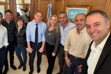 Adorni encabeza reuni&oacute;n de gabinete en medio de la causa por presunto enriquecimiento il&iacute;cito y con la interna de fondo