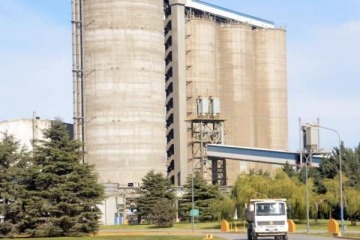 El freno de Milei a la obra p&uacute;blica ya golpea a Loma Negra: apagaron hornos y crece el miedo a despidos masivos