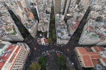 Cuarta Marcha Universitaria: estudiantes, docentes y no docentes marchan por la ley que Milei ignora