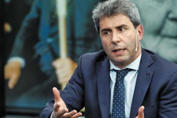 Sergio U&ntilde;ac lanz&oacute; su candidatura presidencial para 2027 y desafi&oacute; el liderazgo de Kicillof