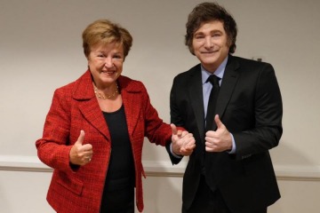 Foto de Milei suma asistencia: el FMI aseguró que aprobará la revisión del acuerdo y girará US$1.000 millones