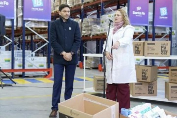 Foto de Pullaro cruzó a Milei por el ajuste en salud: “Acá está la caja vacía que nos dejó Nación”
