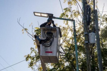 El Municipio de Lan&uacute;s avanza con la ejecuci&oacute;n del Plan de Mejora Lum&iacute;nica 