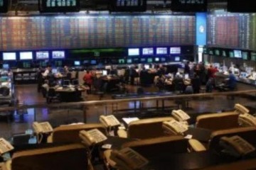 Foto de Los ADRs argentinos caen hasta 4,5% en Wall Street y el Riesgo Pa�s se mantiene cerca de los 550 puntos
