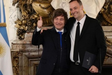 Milei recibe a Adorni en Olivos: "monitoreo de gesti&oacute;n" para disimular la crisis