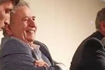 Reapareci&oacute; Duhalde, present&oacute; su espacio y un libro, lo escracharon y le recordaron la Masacre de Avellaneda