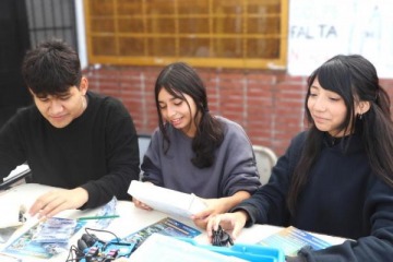 Foto de El Municipio de La Matanza fortalece la enseñanza en robótica e inteligencia artificial en escuelas secundarias