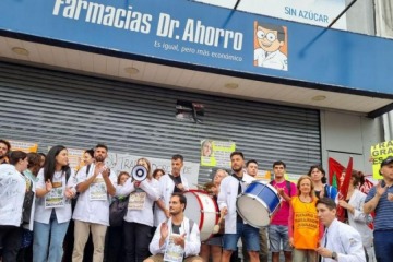 Consecuencia de la crisis: cierran las farmacias del Dr. Ahorro en todo el pa&iacute;s y sus empleados reclaman salarios adeudados