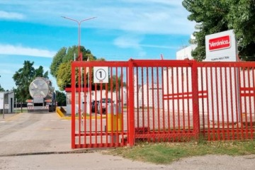 Sueldos sin pagar, cheques rechazados y una deuda multimillonaria: la crisis golpea a L&aacute;cteos Ver&oacute;nica