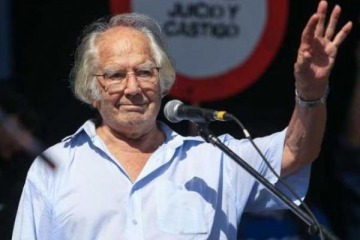 En Plaza de Mayo: el nobel P&eacute;rez Esquivel, de la mano de las CTA  convocan un ayuno contra el ajuste de Milei