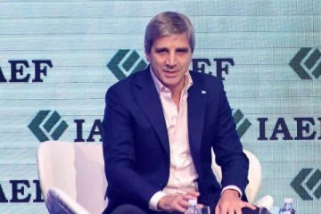 Ante empresarios, Caputo anunci&oacute; un nuevo proyecto de Inocencia Fiscal e insisti&oacute; con los "d&oacute;lares del colch&oacute;n"