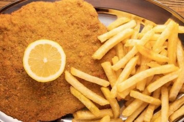 Ca&iacute;da del consumo: el &iacute;ndice milanesa con fritas marc&oacute; que un porte&ntilde;o puede comprar 53 platos menos por mes desde que asumi&oacute; Milei