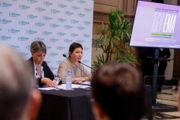 Foto de Mayra Mendoza presentó la "Ley Ema" para prevenir la violencia digital en las escuelas bonaerenses