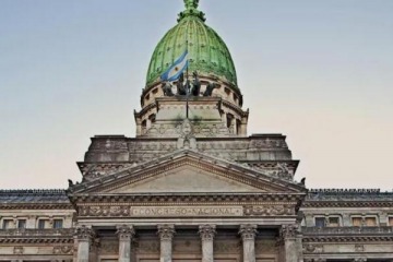 Menem le cerr&oacute; las puertas del Congreso a la despedida del Indio Solari