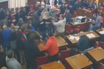 Batalla campal en Mar del Plata: una sesi&oacute;n del Concejo Deliberante termin&oacute; a los golpes 