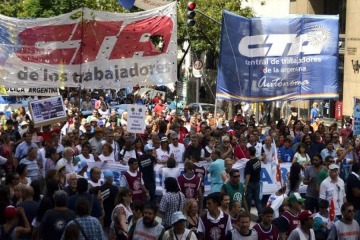  Las dos CTA marchan a Plaza de Mayo contra el �ajuste y la entrega� del Gobierno nacional