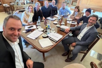 Adorni reuni&oacute; a la mesa pol&iacute;tica y anunci&oacute; que ir&aacute; al Congreso el mes que viene para presentar el informe de gesti&oacute;n