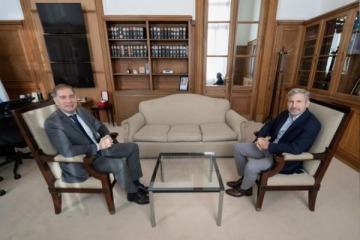 Santilli sale a buscar apoyos para la reforma electoral y suma a Frigerio a la mesa de negociaci&oacute;n