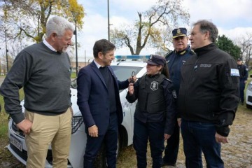 "Estoy buscando un pendrive para los recursos de la Provincia": la chicana de Kicillof a Milei en medio del esc&aacute;ndalo de Adorni