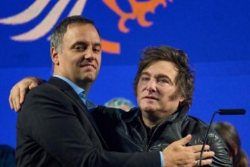 En pleno esc&aacute;ndalo por enriqucimiento il&iacute;cito, Milei volvi&oacute; a bancar a Adorni y lo victimiz&oacute;: "operaciones"
