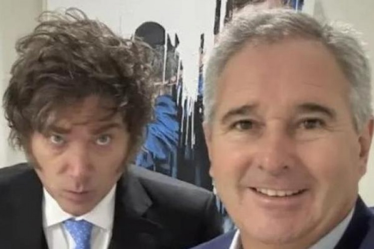  �A qu� embajada lo mandan?: Adorni qued� al borde de la salida y en la Rosada ya mencionan a Quirno como posible reemplazo