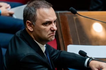 El PRO de Rosario le reclam&oacute; a Javier Milei no lleve a Manuel Adorni al acto por el D&iacute;a de la Bandera