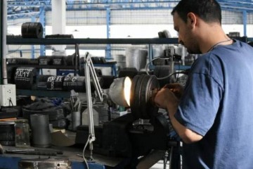 La industria sigue en ca&iacute;da y la UIA alert&oacute; por un nuevo retroceso de la producci&oacute;n en mayo