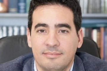 En medio del Adornigate hay recambio en la Rosada: qui&eacute;n es Adri&aacute;n Ravier, el nuevo vocero presidencial