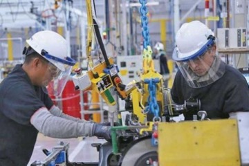 El empleo formal sigue en picada: el salario m&iacute;nimo ya perdi&oacute; casi el 40% desde el 2023