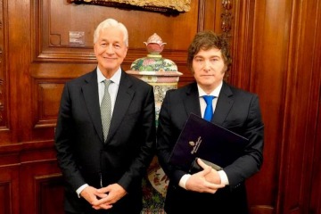 El JP Morgan presiona otra vez a Milei: alerta por los vencimientos de deuda en d&oacute;lares de 2027
