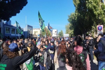 Estatales rechazaron la oferta de Claudio Vidal y escalan las protestas en Santa Cruz