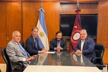 Santilli y �Toto� Caputo se re&uacute;nen con Jalil, S&aacute;enz y Jaldo en Casa Rosada 