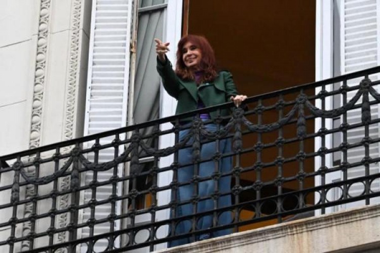  Casaci�n rechaz� el recurso de la defensa y ratific� que CFK debe utilizar tobillera electr�nica y cumplir con el resto de las restricciones
