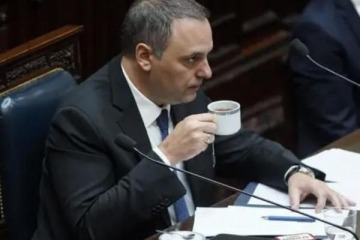 Crece la incertidumbre en el Gobierno: qu&eacute; versiones sobre la continuidad de Manuel Adorni existen