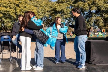El Municipio de Lan&uacute;s entreg&oacute; ropa y elementos de trabajo a m&aacute;s de 200 de cooperativistas del distrito