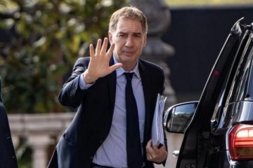 Es oficial la salida de Manuel Adorni del Gobierno y Santilli jura como jefe de Gabinete esta tarde
