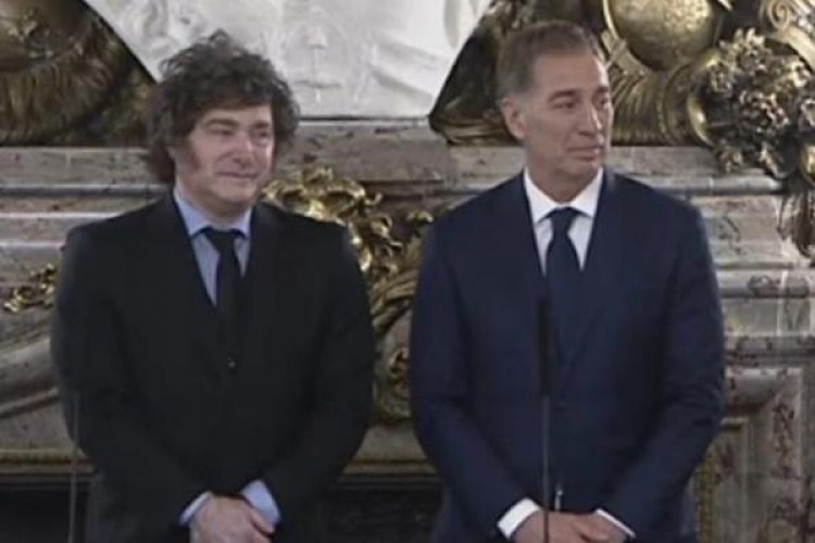 Santilli desembarcó en la Jefatura de Gabinete y Milei abrazó a Adorni en plena investigación