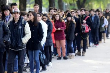 La motosierra del Gobierno de Javier Milei ya elimin&oacute; 70 mil empleos en el Estado