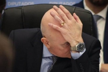 Causa narco - Espert: se neg&oacute; a declarar y present&oacute; un extenso escrito en la causa por lavado de activos