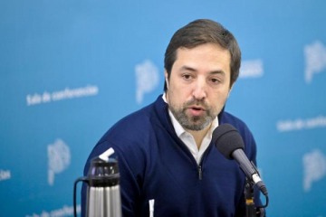 Foto de "Nulo impacto": Kreplak cuestionó el proyecto de LLA para cobrarle la salud a extranjeros en la Provincia