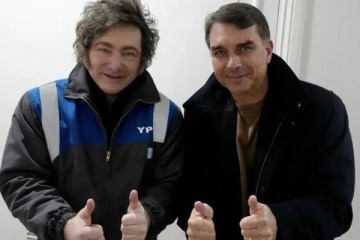 Foto de Javier Milei viaja a Brasil para respaldar la campaña del hijo de Jair Bolsonaro: cómo será su agenda