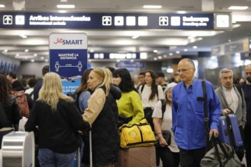 Turismo en crisis: los argentinos cada vez viajan menos, las salidas se desplomaron un 22%