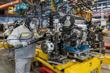 La industria argentina est&aacute; estancada y volvi&oacute; a desplomarse en junio para acumular un semestre en rojo