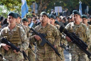 Foto de El Gobierno otorg� un bono extraordinario de $50.000 a las Fuerzas Armadas, policiales y de seguridad federales