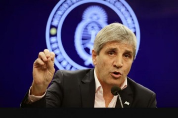 Foto de Luis Caputo tildó a los sectores de la oposición que "hablan de la industria": "Tarados"