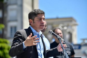 Kicillof apunt&oacute; contra Milei por la Ley de Tierras: "Quiere vender nuestro territorio y partir nuestra patria en pedacitos"