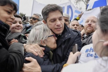 Kicillof apunt&oacute; contra Milei por la Ley de Tierras: "Quiere vender nuestro territorio y partir nuestra patria en pedacitos"